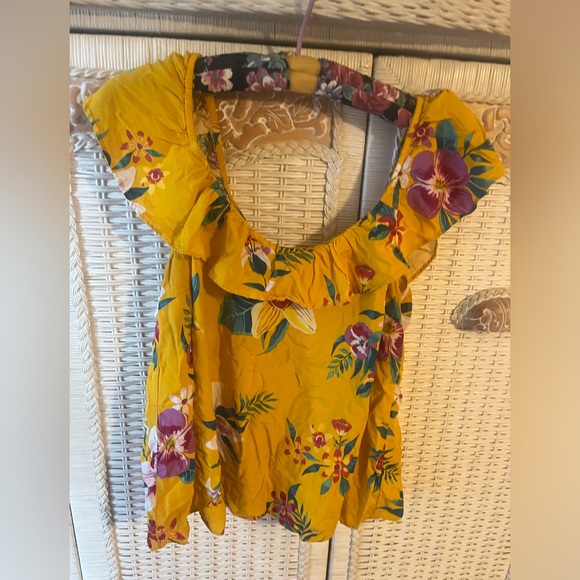 Floral top - Picture 1 of 2